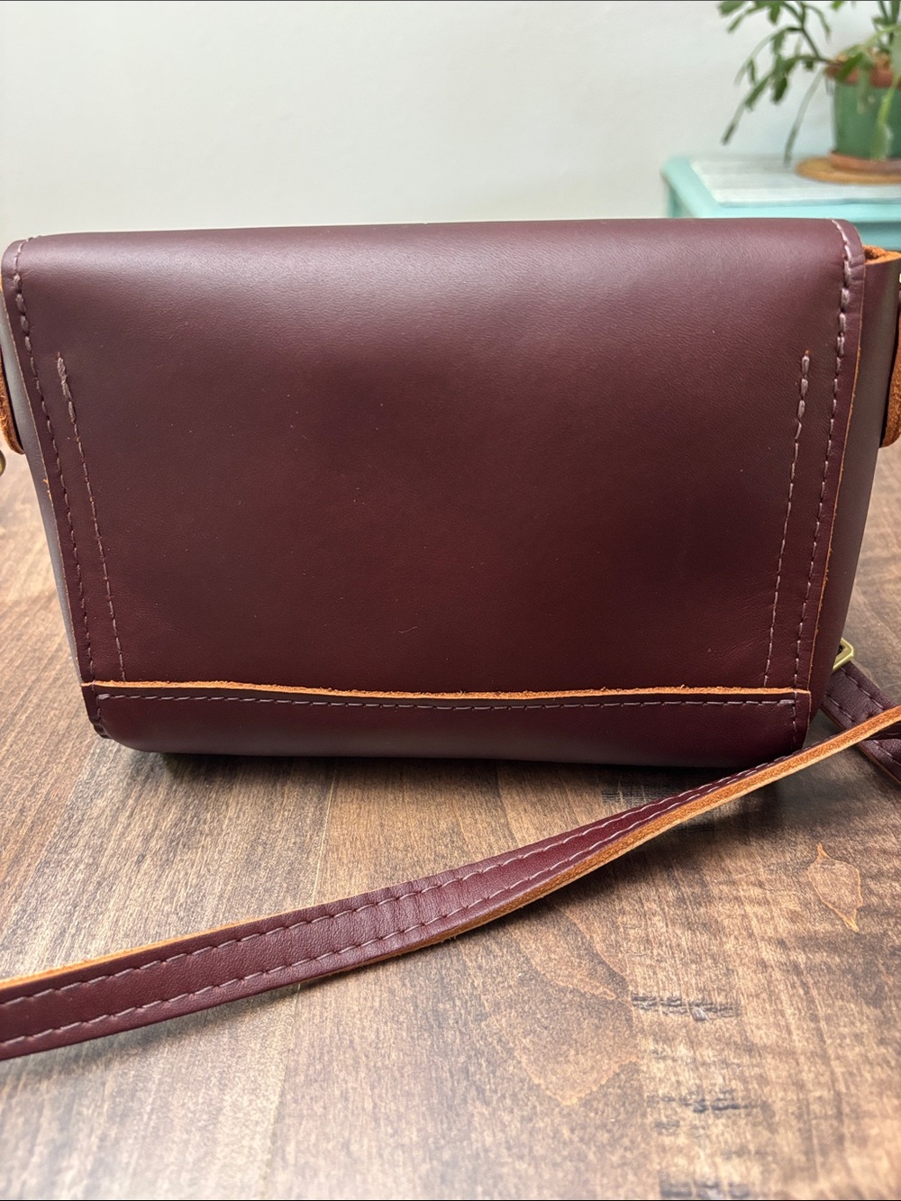 Portland Leather mini metro in Cognac new. - Picture 2 of 4
